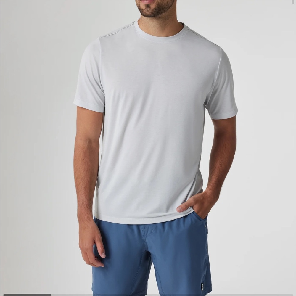 Men’s Vuori Current Tech Gray Tee